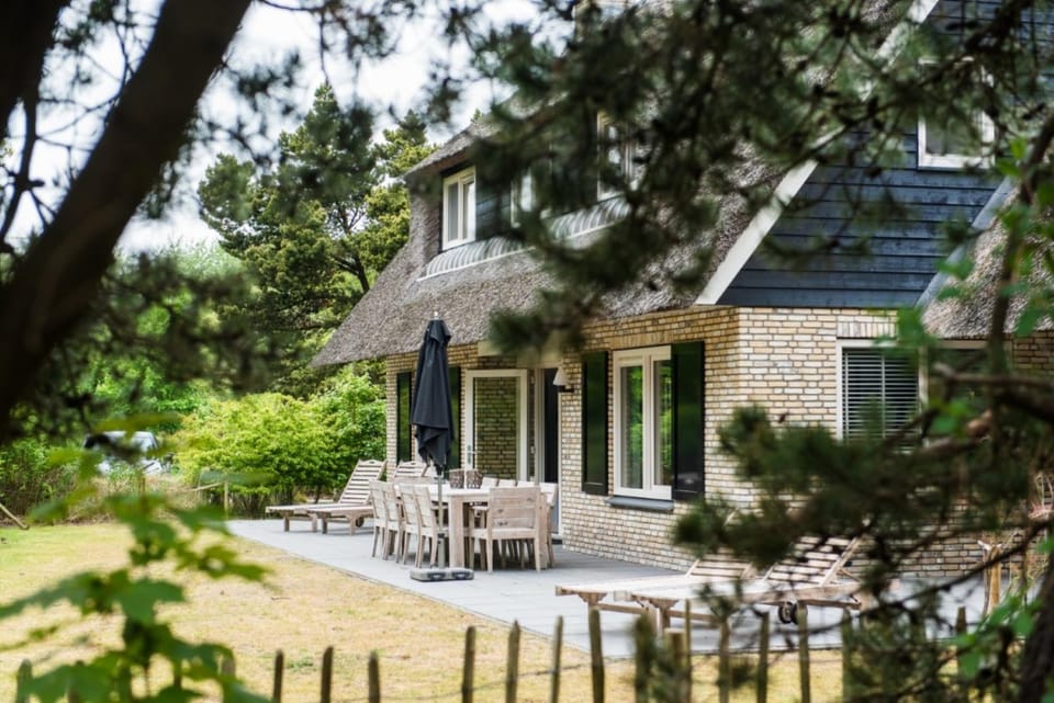 Property building, Day, Natural landscape, Garden, Dining area, Garden view