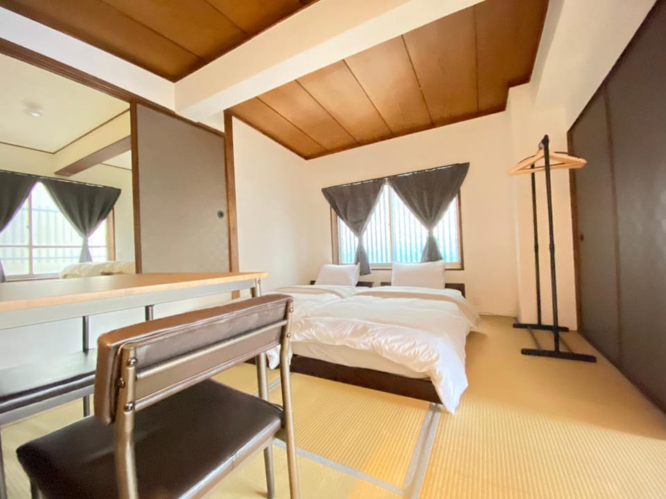 Bed, Living room, Photo of the whole room, Bedroom, wardrobe