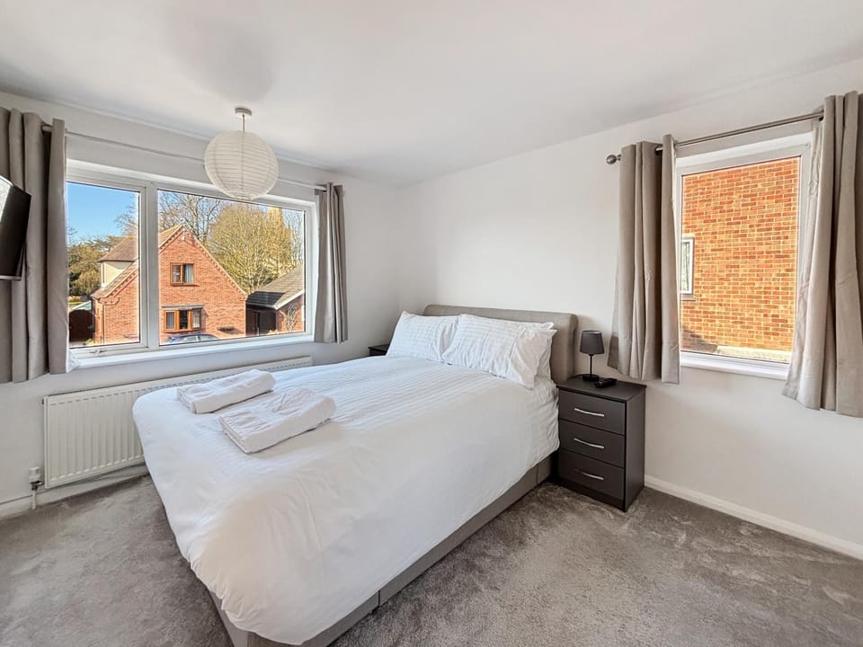 Amaya Nine Sleeps 7 Large 4 bed house - Bottesford House in South Kesteven District
