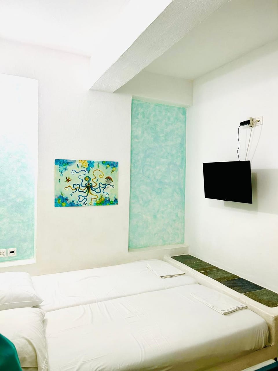 Communal lounge/ TV room, Bed, TV and multimedia, Bedroom