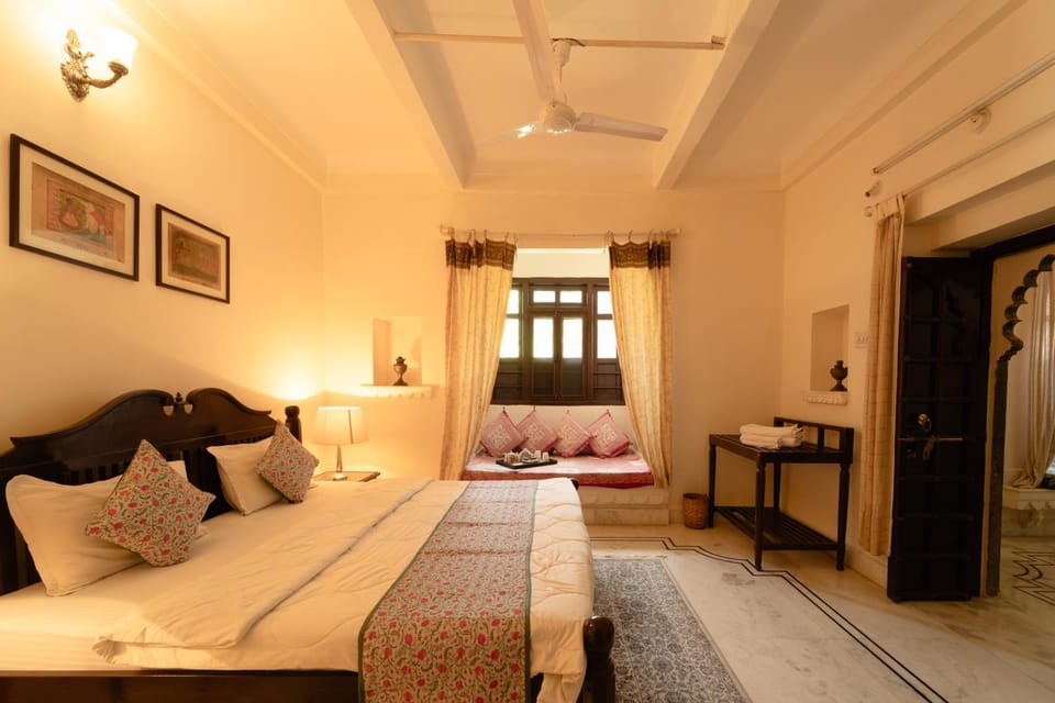 Royal Retreat at the 450-Year-Old Bhindar palace, bhindar, Udaipur Bed and Breakfast in Gujarat