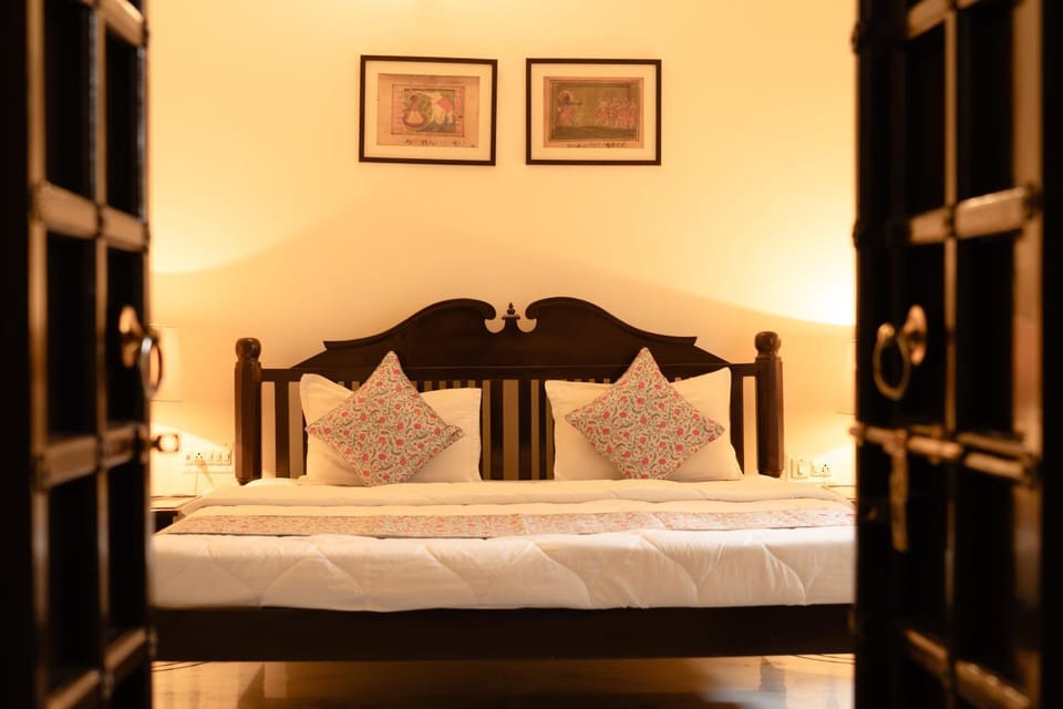 Royal Retreat at the 450-Year-Old Bhindar palace, bhindar, Udaipur Bed and Breakfast in Gujarat