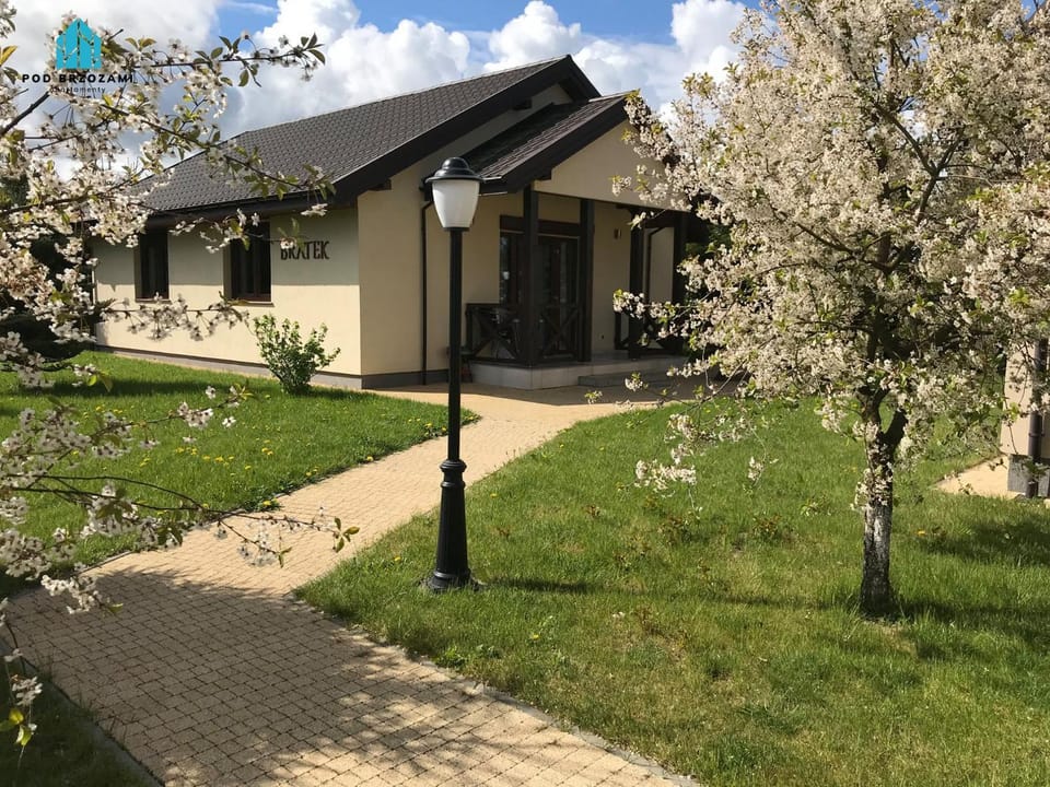 Property building, Neighbourhood, Garden