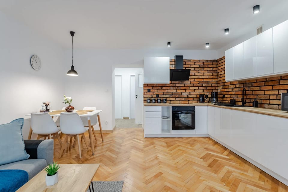 Kitchen or kitchenette, Seating area, Dining area