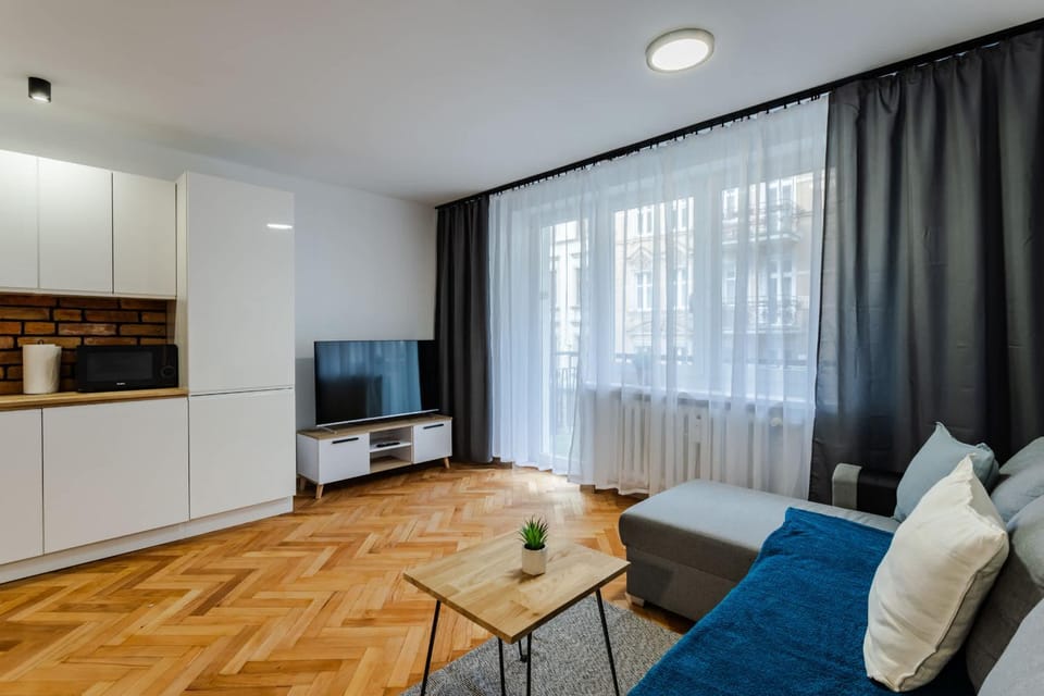 TV and multimedia, Kitchen or kitchenette, Living room, Seating area