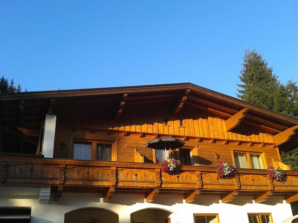 Property building, Balcony/Terrace, Lake view