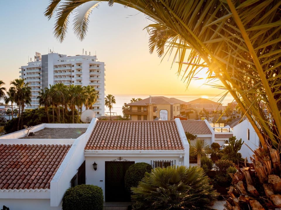 Property building, Day, Natural landscape, City view, Sea view, Sunset