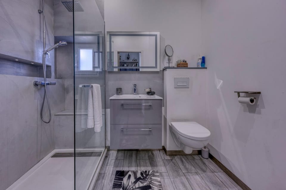 Shower, Toilet, Bathroom