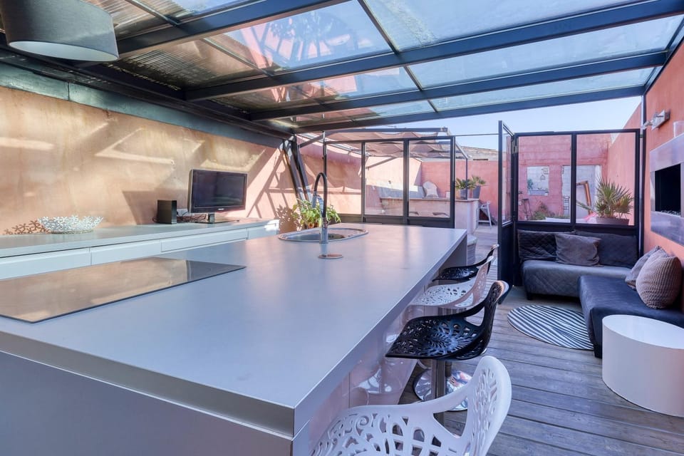 Kitchen or kitchenette, Living room, Dining area