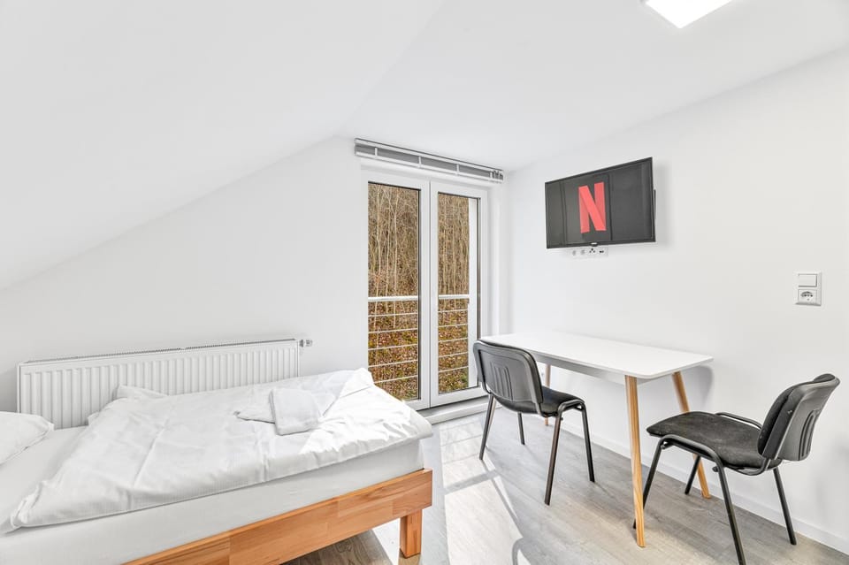 Bed, TV and multimedia, Photo of the whole room, Seating area, Bedroom, towels