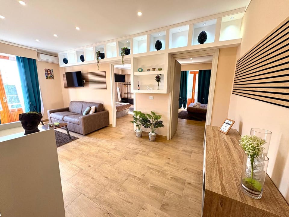 Communal lounge/ TV room, Property logo or sign, TV and multimedia, Balcony/Terrace, Living room, Lobby or reception, Photo of the whole room, Decorative detail, Seating area, Area and facilities, group of guests, Family, furniture, heating, internet