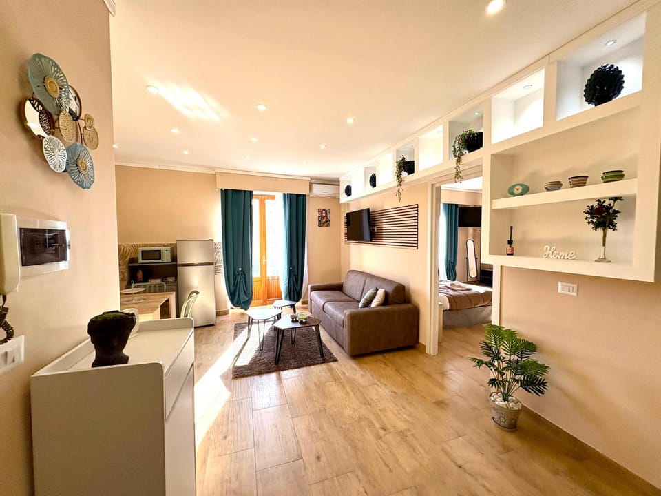 Communal lounge/ TV room, Bed, Activities, TV and multimedia, Kitchen or kitchenette, Living room, Photo of the whole room, Decorative detail, Seating area, Evening entertainment, Bedroom, furniture, air conditioner