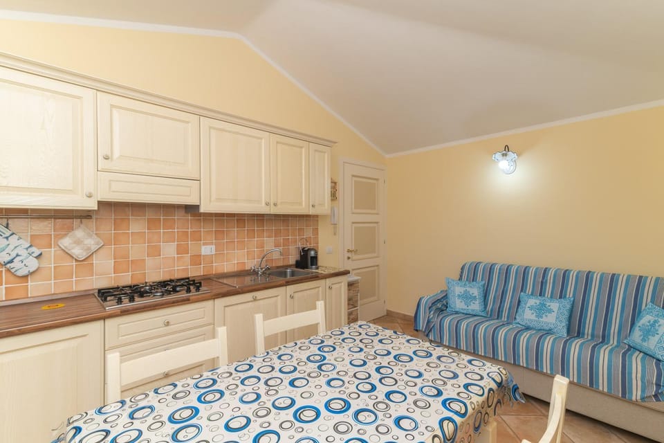 Property building, Kitchen or kitchenette, Living room