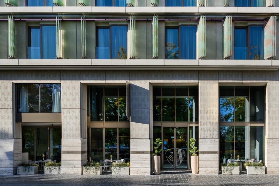 Facade/entrance, Balcony/Terrace, Entertainment