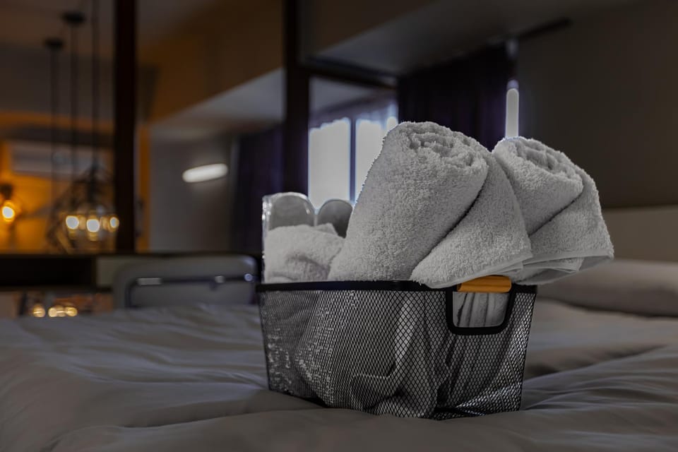 Bed, Photo of the whole room, Bedroom, towels