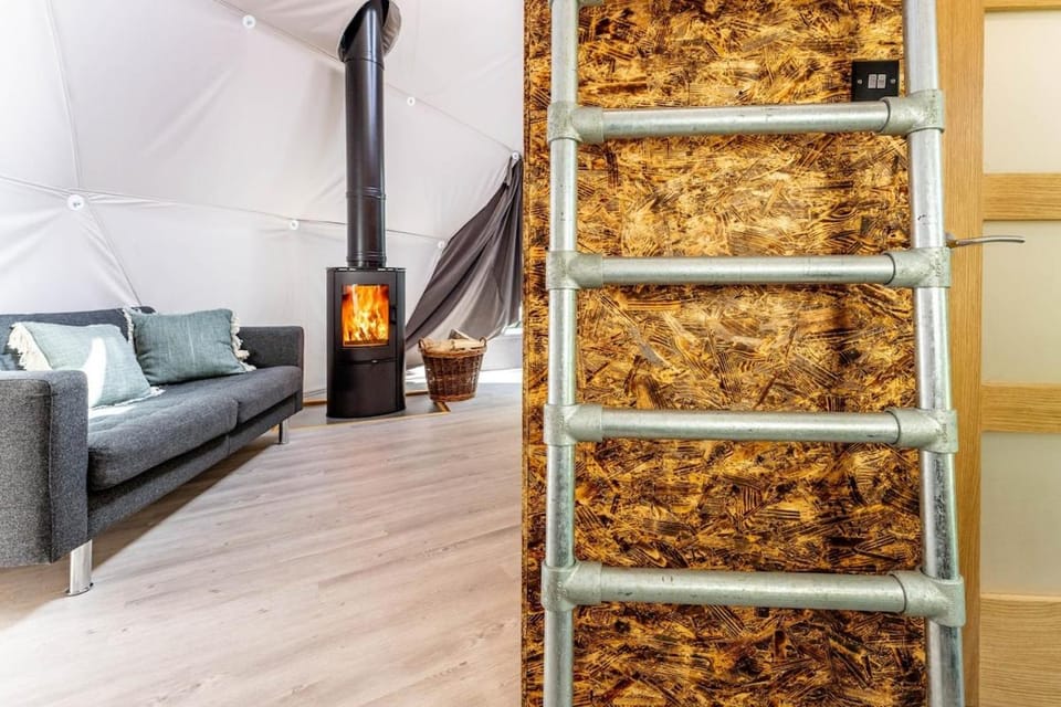 Woodland dome House in Stroud District