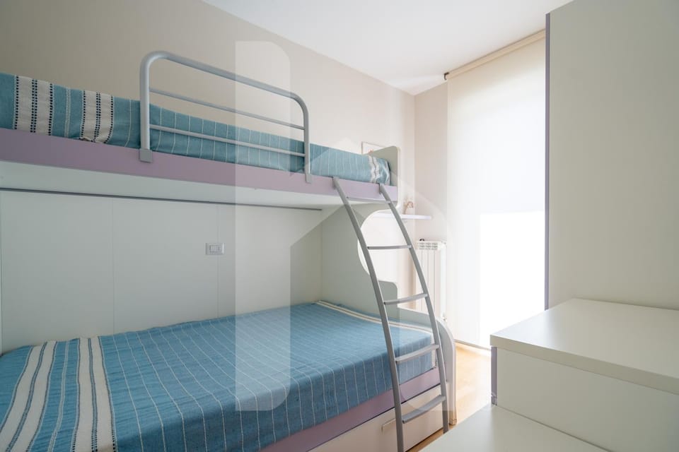 Bed, Photo of the whole room, Bedroom, bunk bed