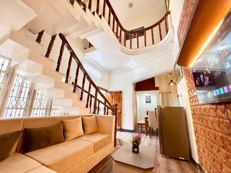 Communal lounge/ TV room, TV and multimedia, Living room, Seating area