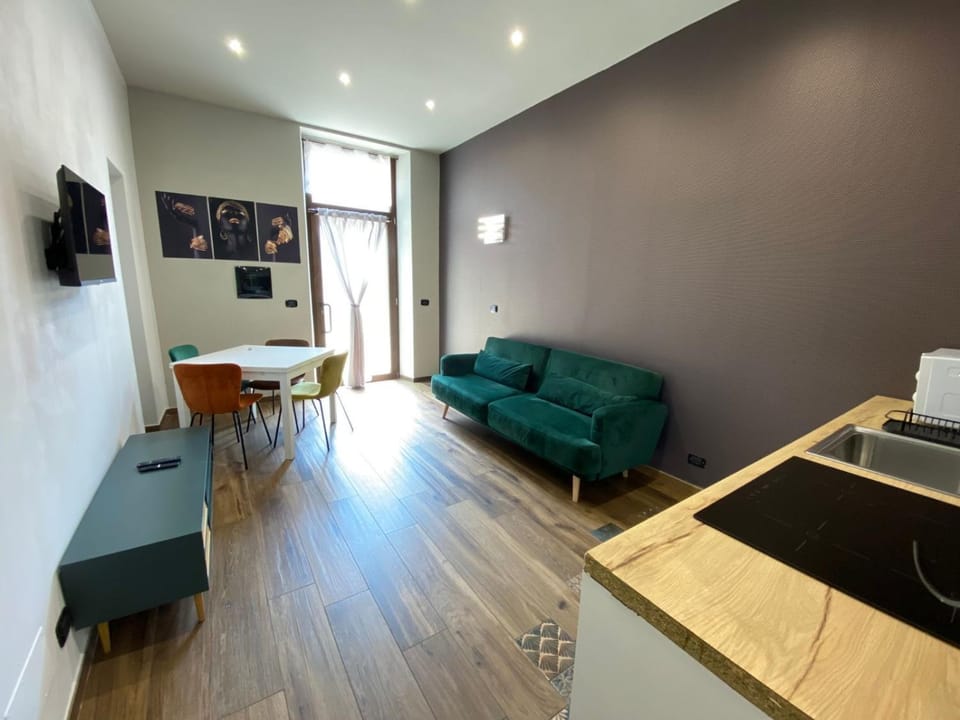 Communal lounge/ TV room, TV and multimedia, Living room, Seating area, Dining area