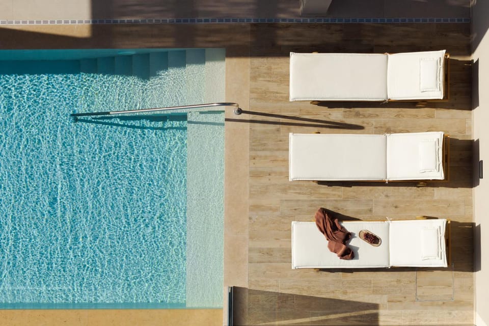 Day, Swimming pool, sunbed