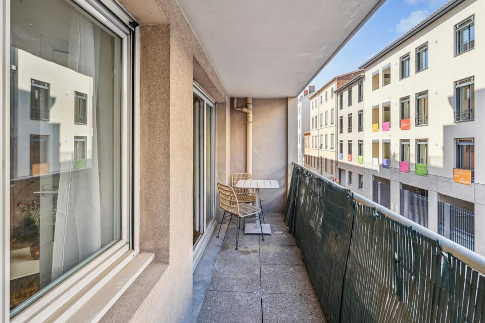 Baraban Apartment for 4 people with Balcony near Part-Dieu Apartment in Villeurbanne