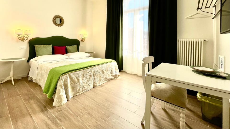 Bed, Photo of the whole room