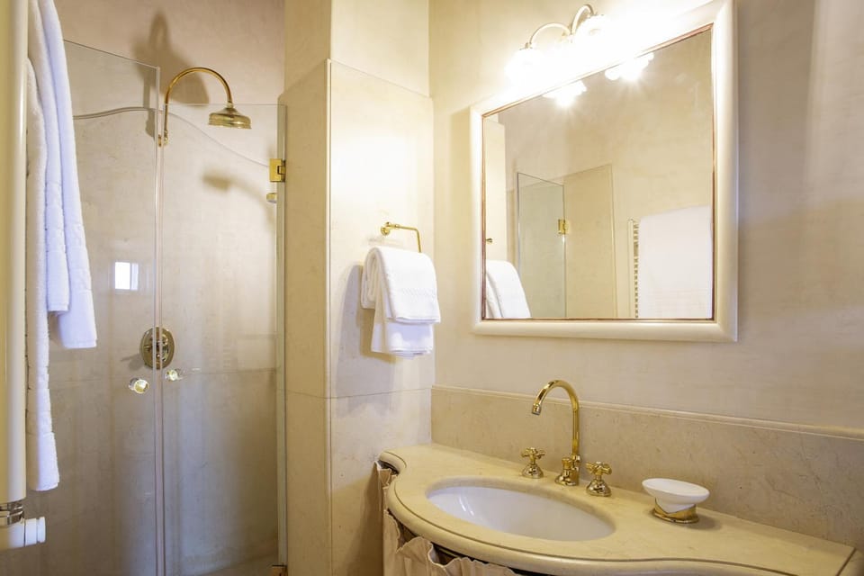 Shower, Bathroom, towels