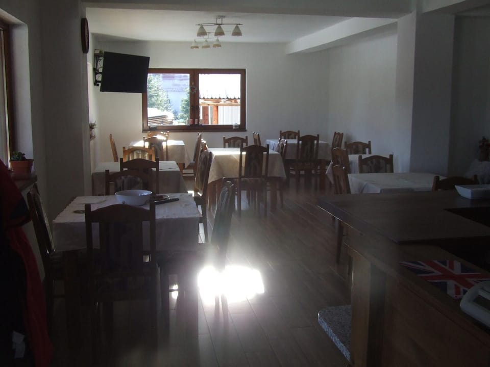 Restaurant/places to eat, Restaurant/places to eat