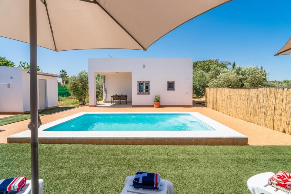 Property building, Facade/entrance, Garden, Solarium, Garden view, Pool view, Swimming pool