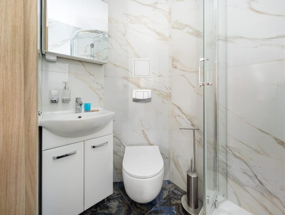 Shower, Toilet, Bathroom
