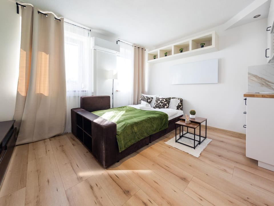 Bed, TV and multimedia, Kitchen or kitchenette, Photo of the whole room, towels