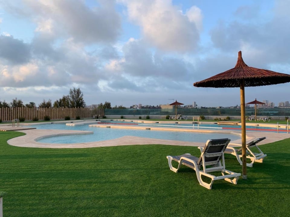 Swimming pool, sunbed