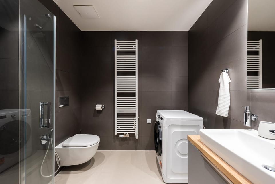 Shower, Toilet, Bathroom, bidet, towels