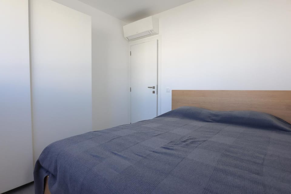 Bed, Photo of the whole room, Bedroom, wardrobe, air conditioner