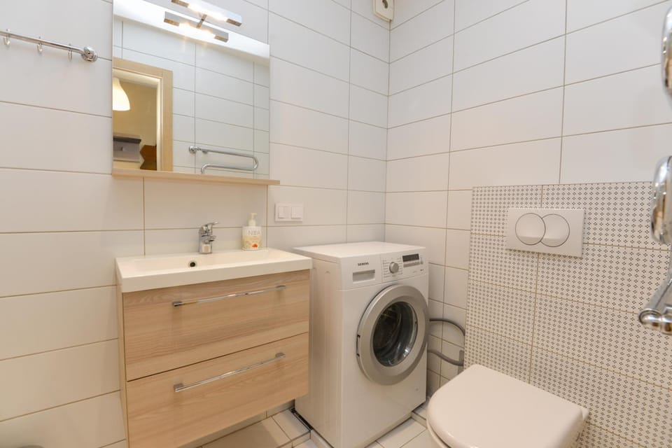 Bathroom, towels, washing machine