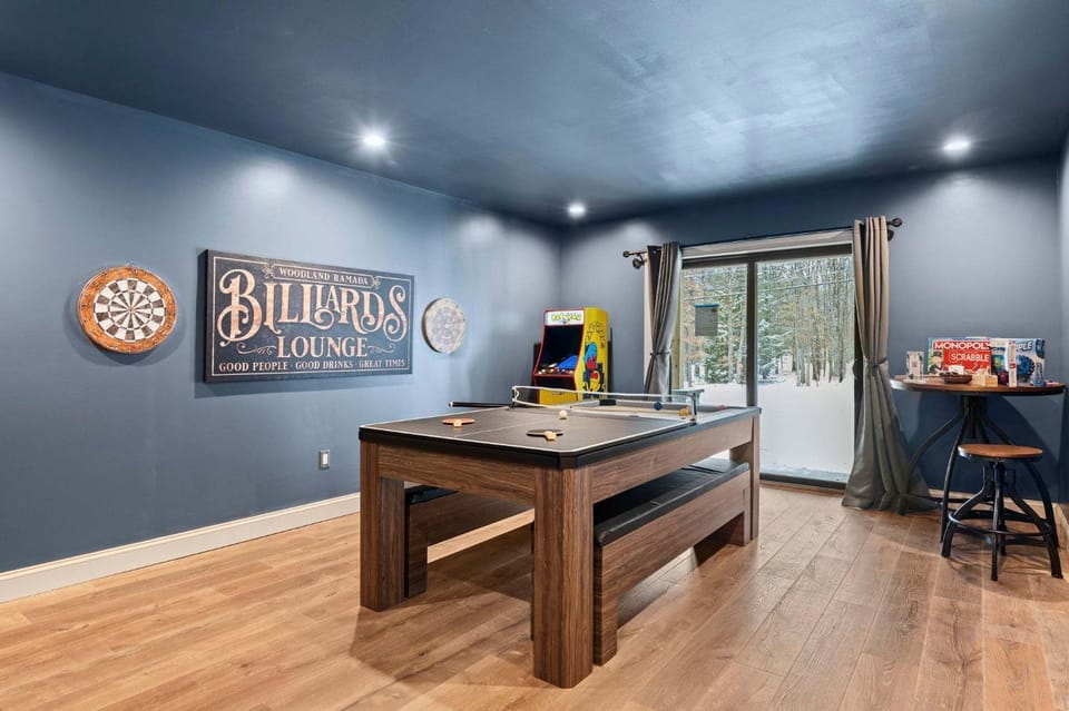 Luxury Getaway with Nature and Comfort Chalet in Kidder Township