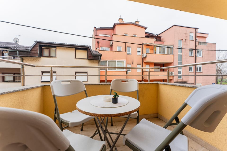 View (from property/room), Balcony/Terrace, Seating area