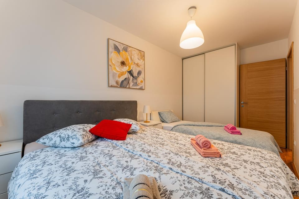 Bed, Bedroom, towels, wardrobe