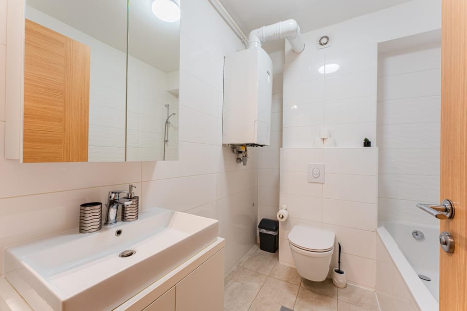 Shower, Toilet, Bathroom, Bath