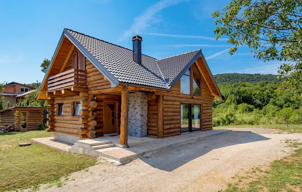 Property building, Spring, Day, Natural landscape, Mountain view