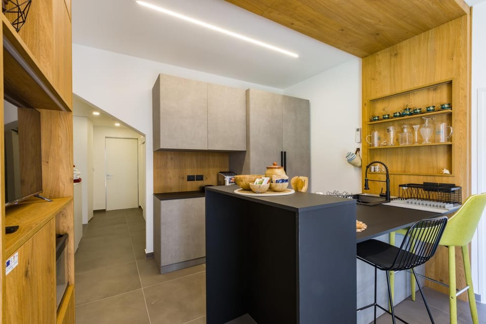 Property building, Kitchen or kitchenette, Living room