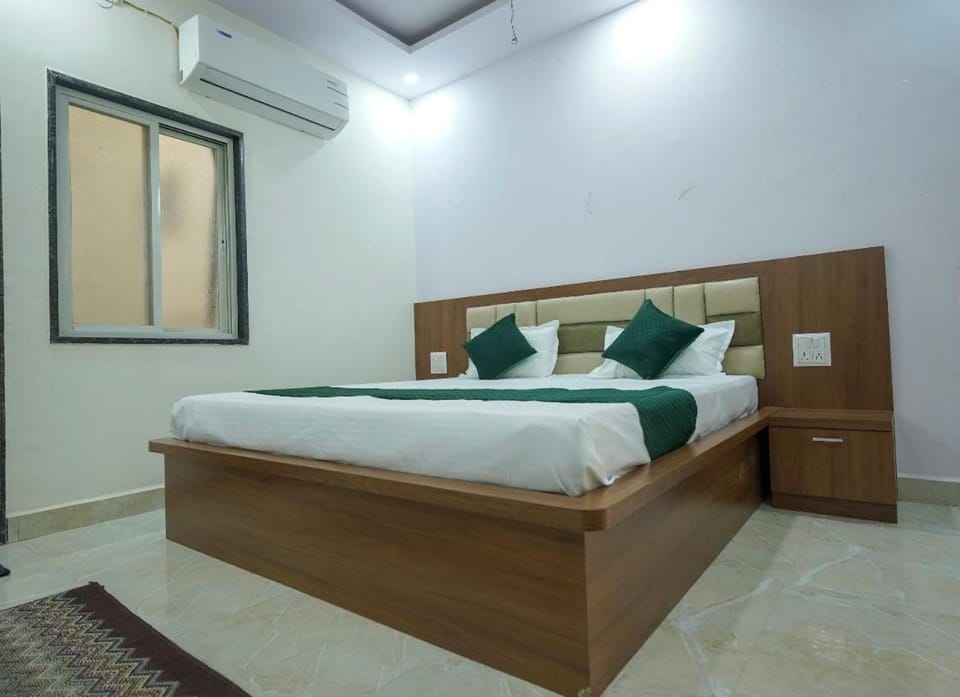 Bed, Bedroom, air conditioner