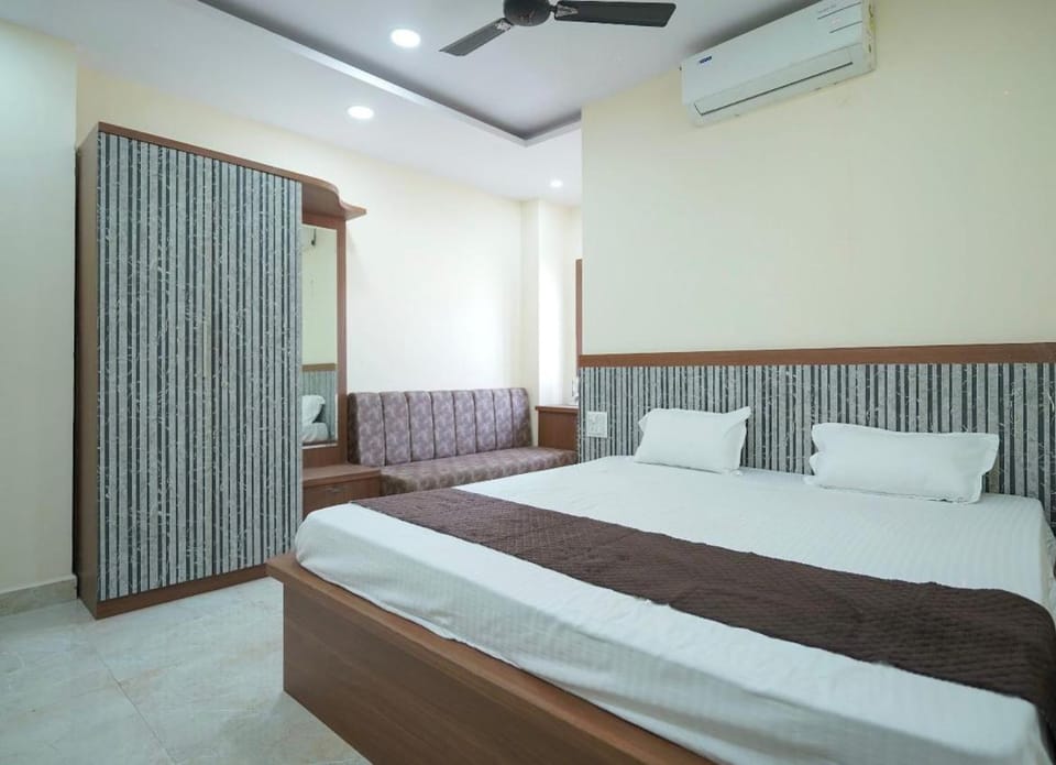 Bed, TV and multimedia, Bedroom, air conditioner