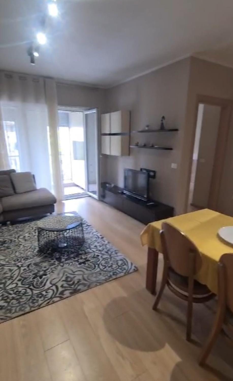 TV and multimedia, Kitchen or kitchenette, Living room, Seating area, Dining area