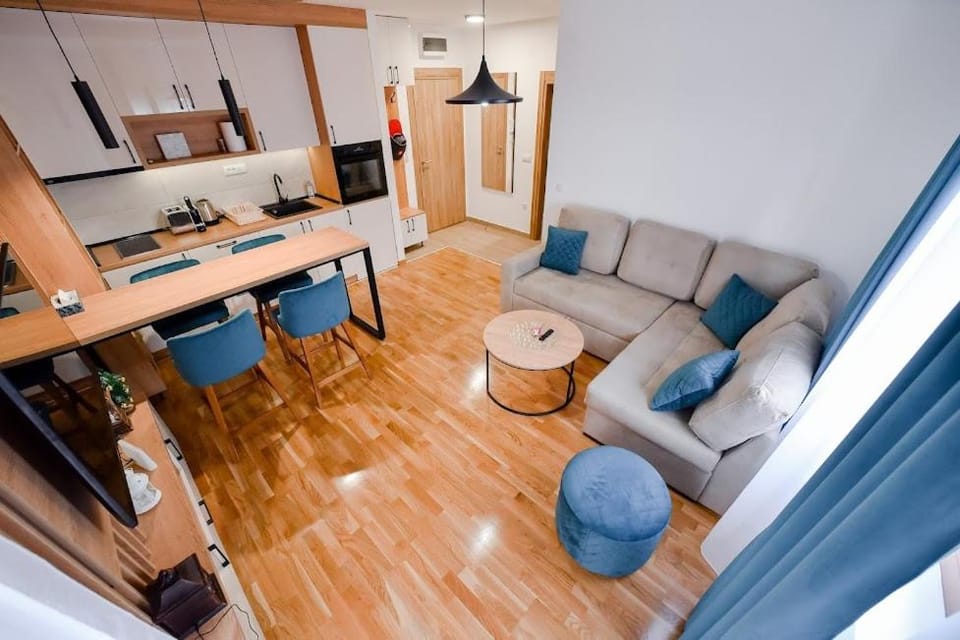 Kitchen or kitchenette, Living room, Seating area, Dining area