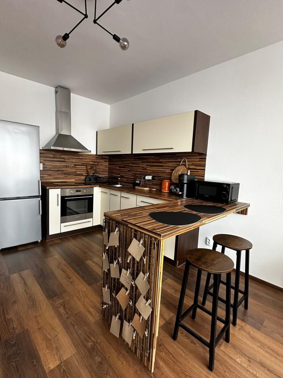 Kitchen or kitchenette, Dining area, oven, stove