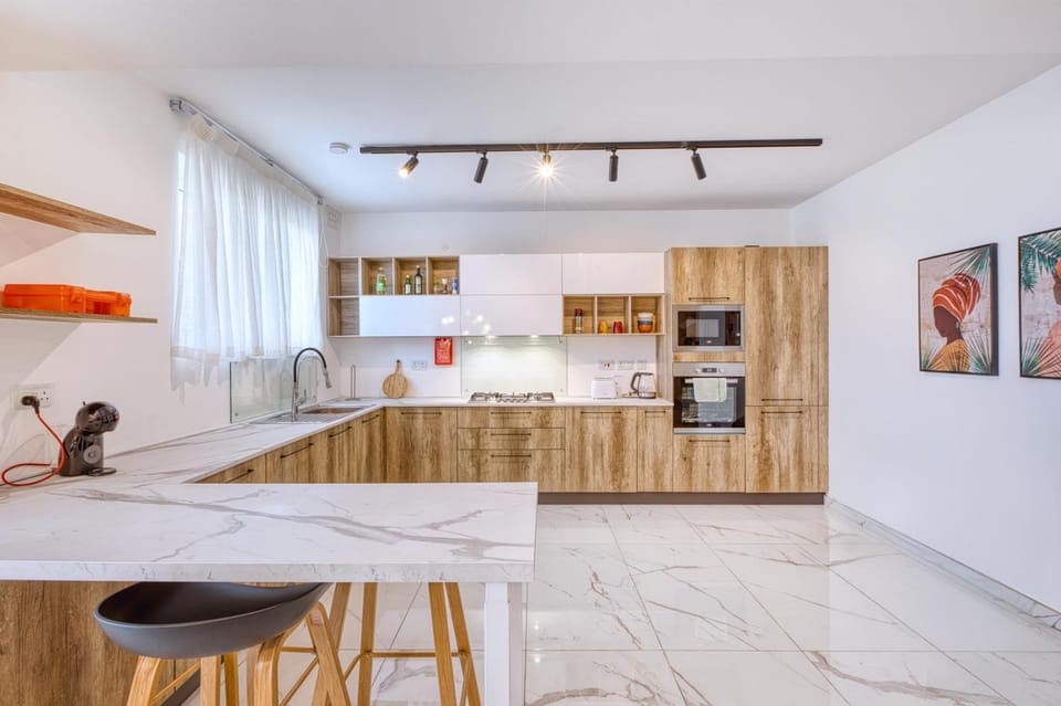 Coffee/tea facilities, Kitchen or kitchenette, Dining area, minibar, oven, pet friendly, stove, toaster