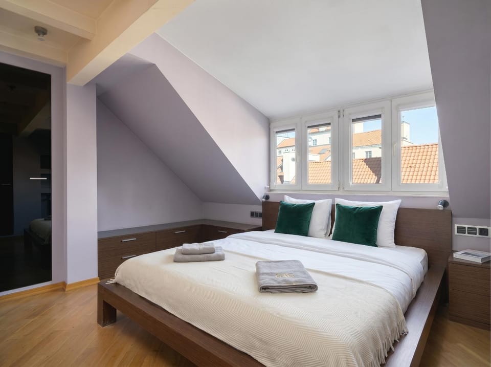 Bed, Photo of the whole room, Bedroom, internet, towels