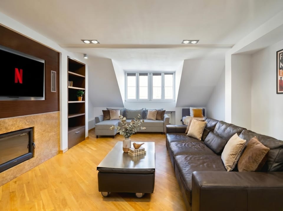 TV and multimedia, Living room, Seating area