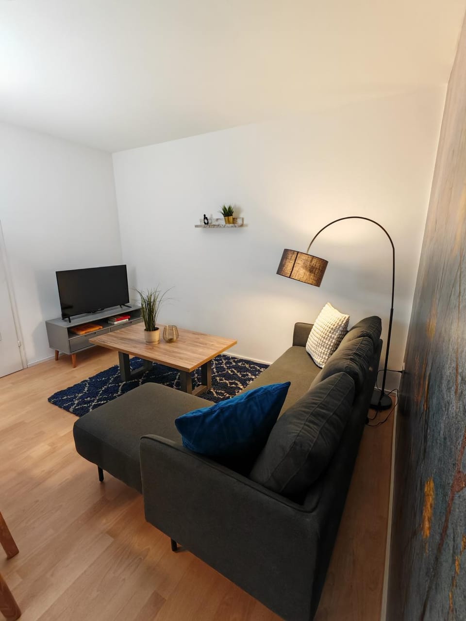 Communal lounge/ TV room, TV and multimedia, Living room, Seating area, Evening entertainment